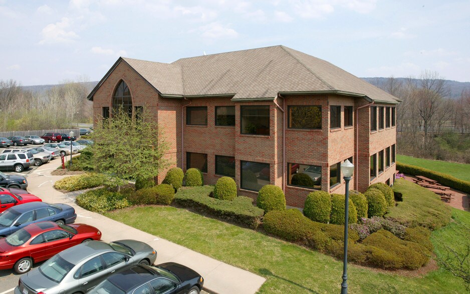More Photos Of 10 Avon Meadow Ln, Avon Office For Sale