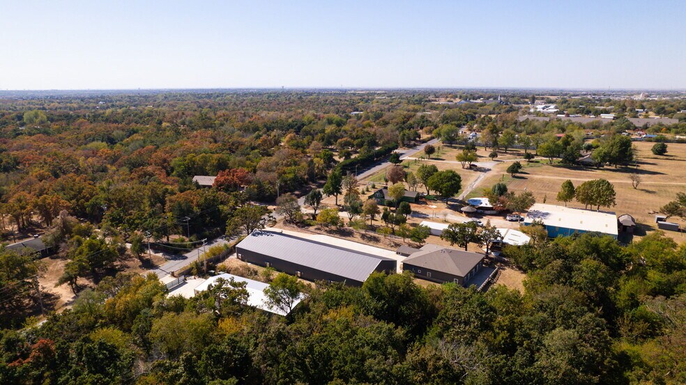 More Photos Of 3875 E Waterloo Rd, Edmond Warehouse For Lease