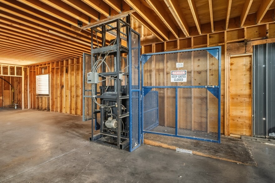 More Photos Of 189 Arden Dr, Belgrade Industrial For Lease