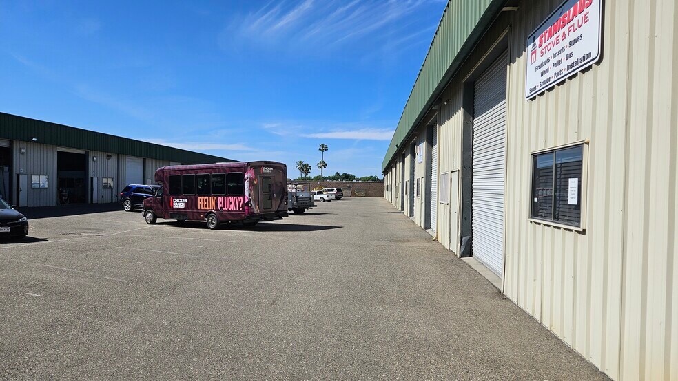 More Photos Of 1641 Princeton Ave, Modesto Warehouse For Lease