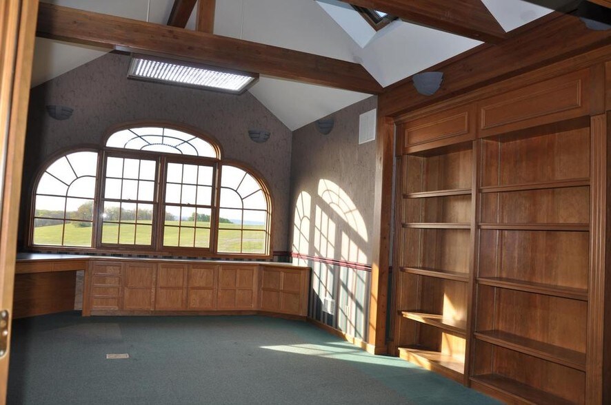 More Photos Of 2970 Corporate Ct, Orefield Medical For Lease
