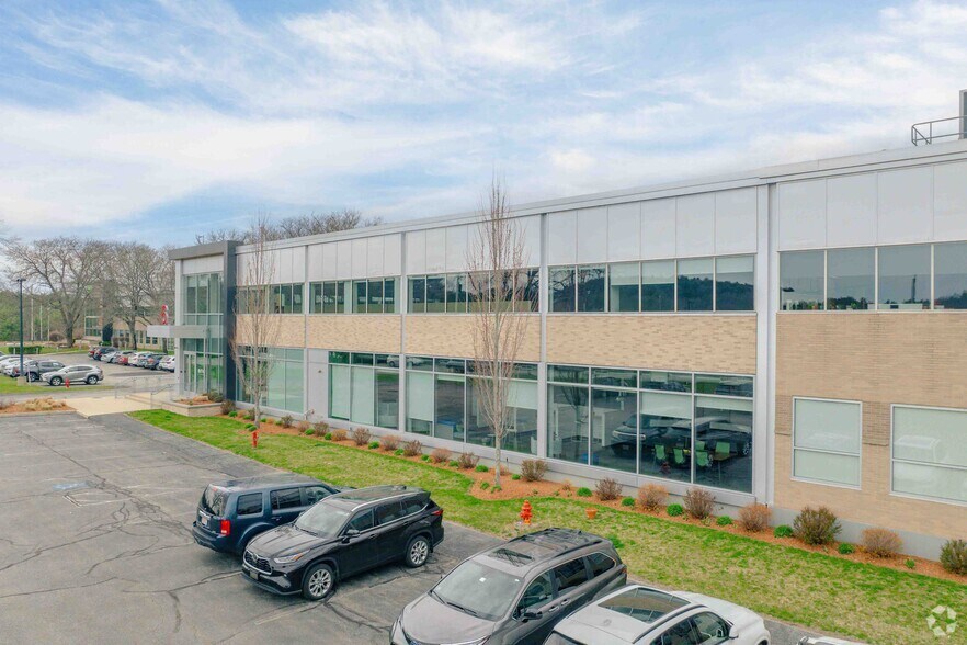 More Photos Of 4 Crosby Dr, Bedford Unknown For Lease