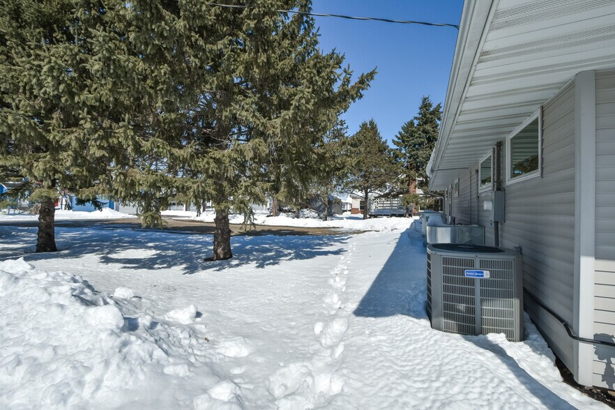 More Photos Of 307 2nd St, Bellechester Flex For Sale