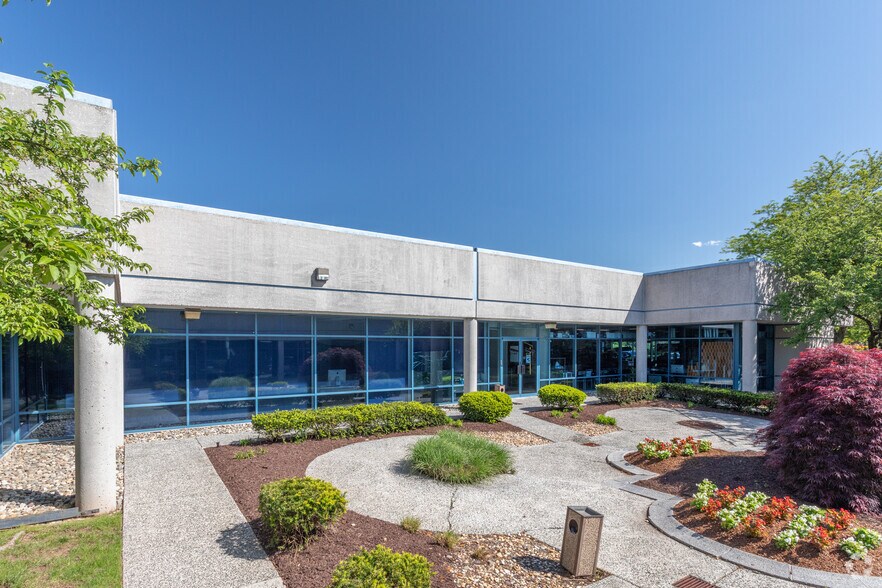 More Photos Of 14100 Sullyfield Cir, Chantilly Unknown For Lease