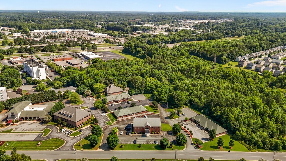 More Photos Of 2961 Crouse Ln, Burlington Medical For Lease