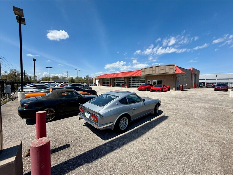 More Photos Of 6926 E 16th St, Indianapolis Auto Repair For Lease