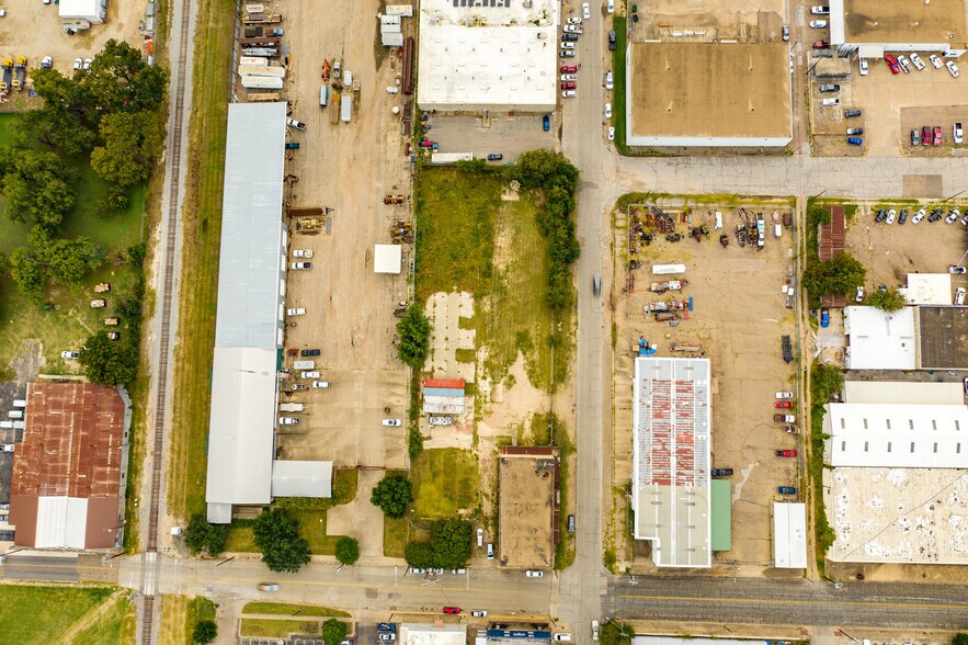 More Photos Of 301 S 13th St, Waco Freestanding For Sale