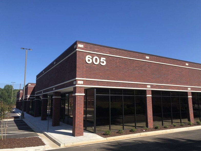 More Photos Of 605 Molly Ln, Woodstock Unknown For Lease