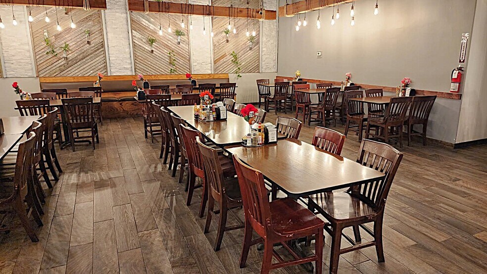 More Photos Of 802 S Main St, Belton General Retail For Sale