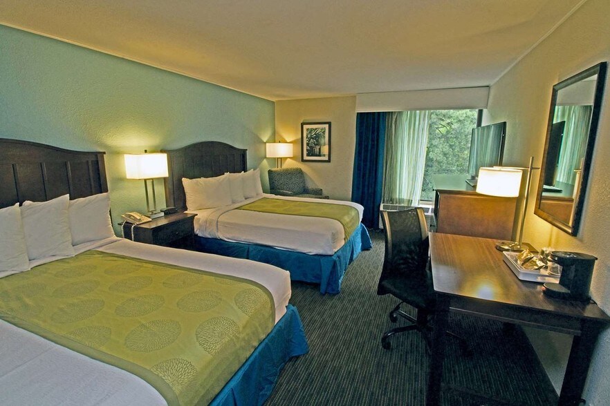 More Photos Of 351 York St, Williamsburg Hotel For Lease