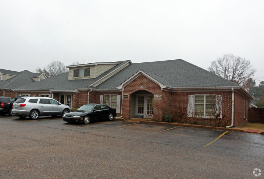 Primary Photo Of 1613-1625 Main St, Southaven Office For Sale