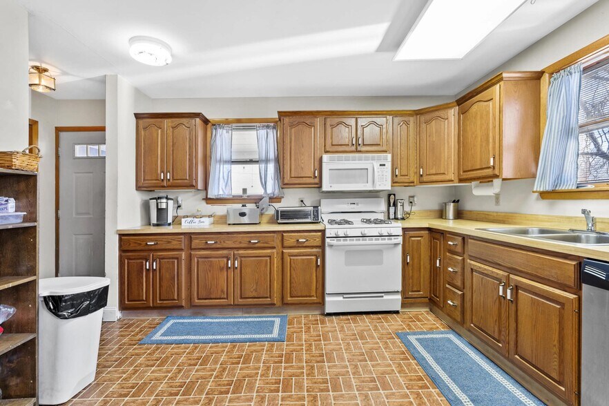 More Photos Of 309 Lynwood Ave, Jenkintown Warehouse For Sale