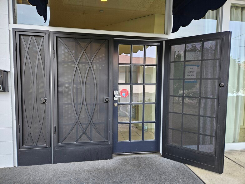 More Photos Of 418 McHenry Ave, Modesto Storefront For Sale