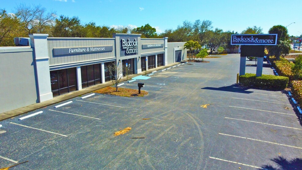 More Photos Of 1700-1750 N Tamiami Trl, North Fort Myers Freestanding For Lease