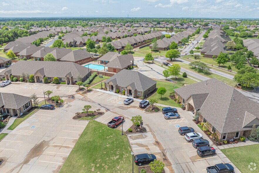 More Photos Of 932 SW 107th St, Oklahoma City Office For Lease