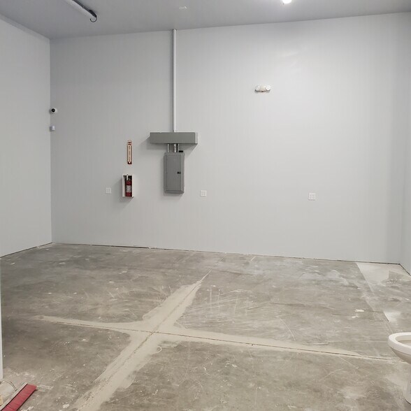 More Photos Of 8573 Morrison Creek Dr, Sacramento Warehouse For Sale