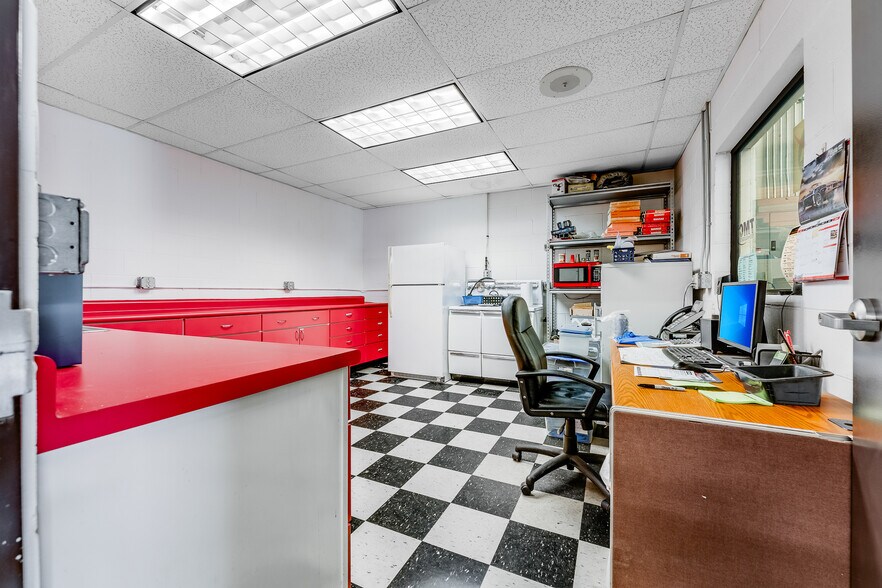 More Photos Of 2050 Winners Dr, Fairmont Auto Repair For Sale