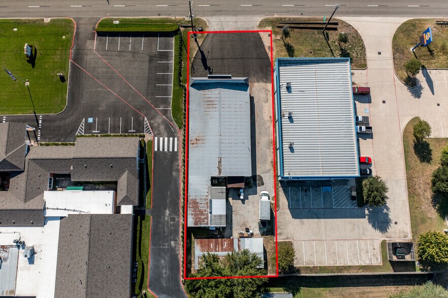 More Photos Of 1404 W Main St, Tomball General Retail For Sale