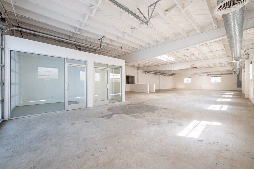 More Photos Of 2842-2912 Colorado Ave, Santa Monica Flex For Lease