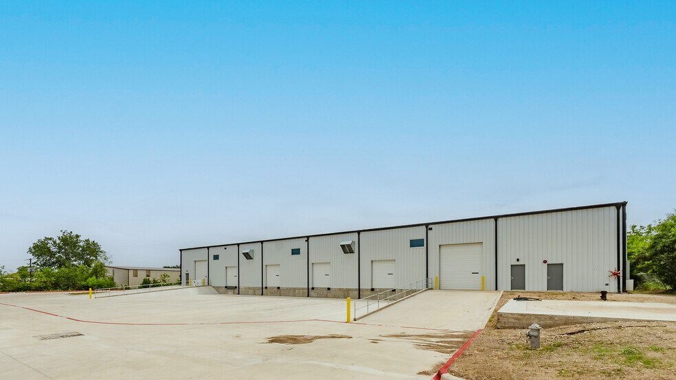More Photos Of 8602 Lava Hill Rd, Austin Distribution For Lease