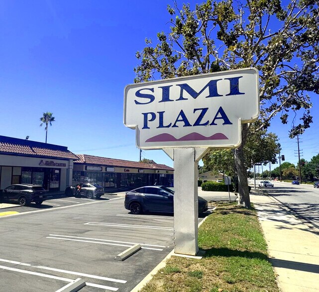 More Photos Of 4304-4324 Cochran St, Simi Valley Freestanding For Lease