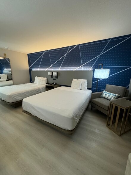 Primary Photo Of 16900 Halsted St, Harvey Hotel For Sale