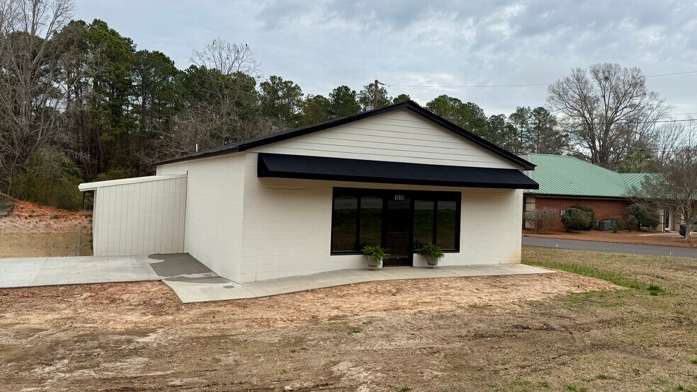 More Photos Of 1638 Chapin Road rd, Chapin General Retail For Sale