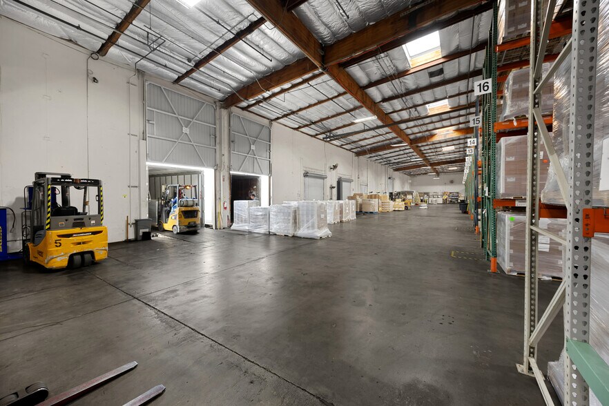 More Photos Of 525 Maple Ave, Torrance Distribution For Lease