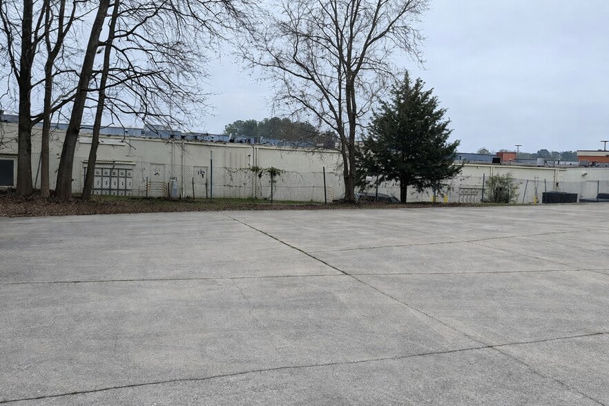 More Photos Of 8456 Newman St, Douglasville Light Manufacturing For Lease