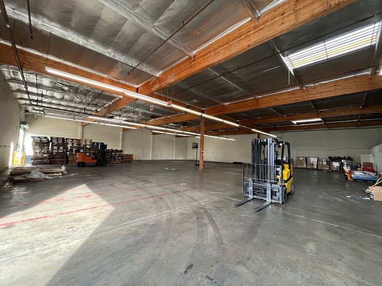 More Photos Of 15930-15962 Downey Ave, Paramount Unknown For Lease