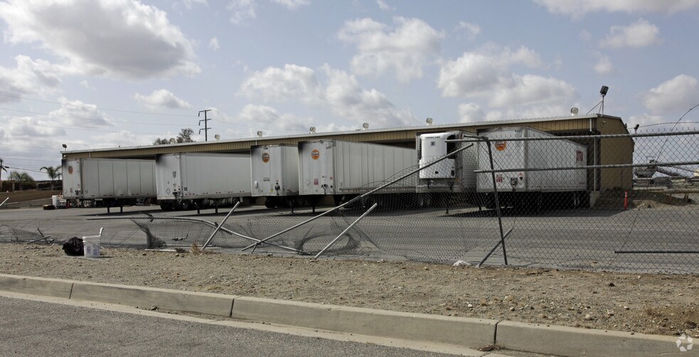 More Photos Of 13866 Slover Ave, Fontana Truck Terminal For Lease
