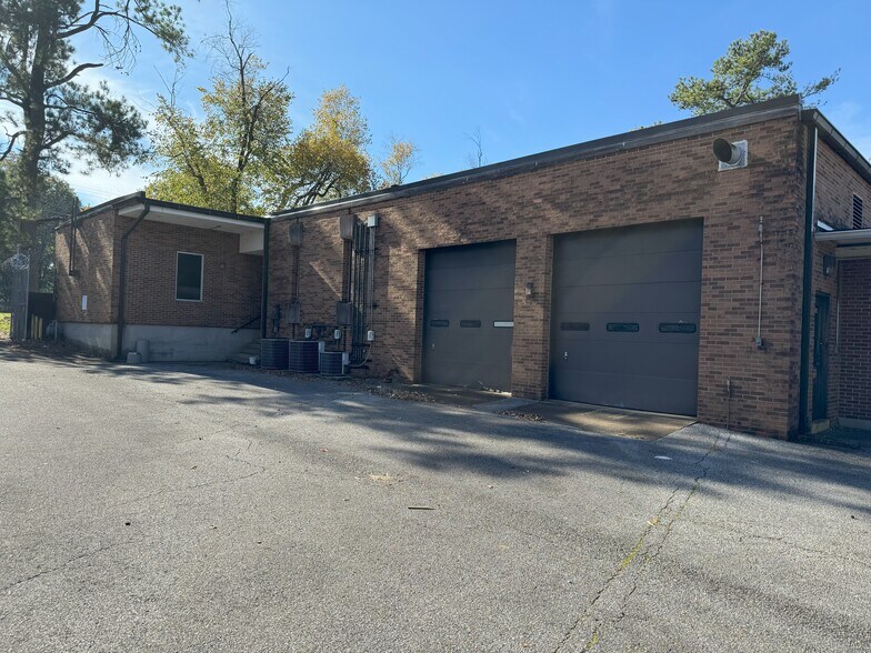 More Photos Of 954 S Highland St, Memphis Truck Terminal For Sale