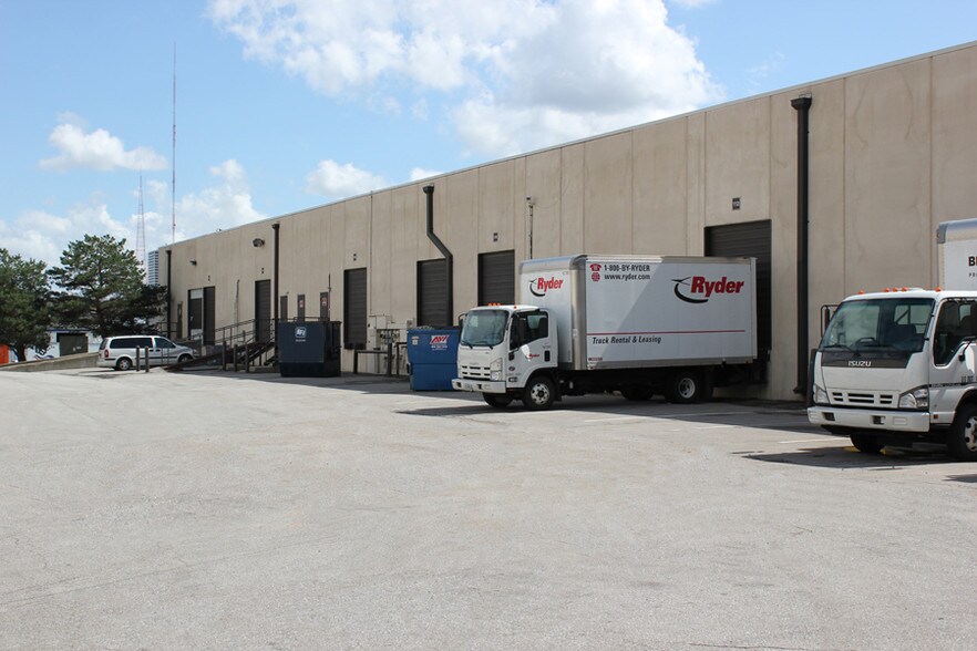 More Photos Of 1140-1146 Booth St, Kansas City Light Manufacturing For Lease