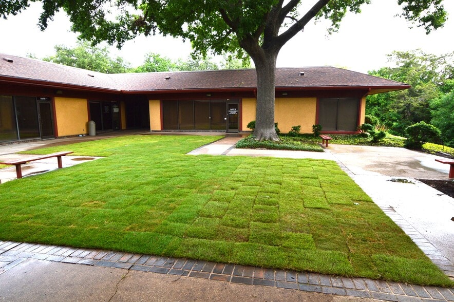 More Photos Of 2241 Peggy Ln, Garland Medical For Sale