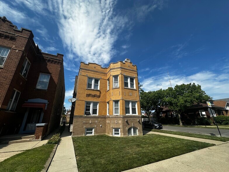 More Photos Of 3100 N LeClaire Ave, Chicago Apartments For Sale