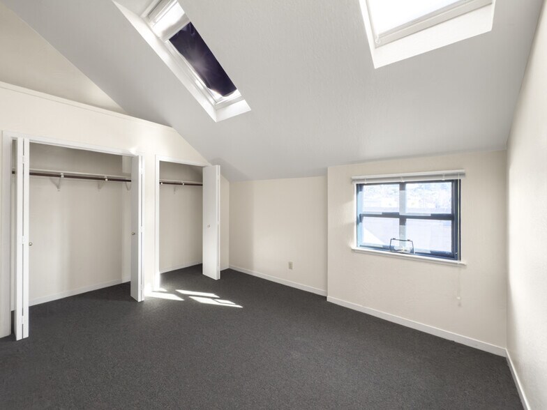 More Photos Of 2974-2980 College Ave, Berkeley Apartments For Lease