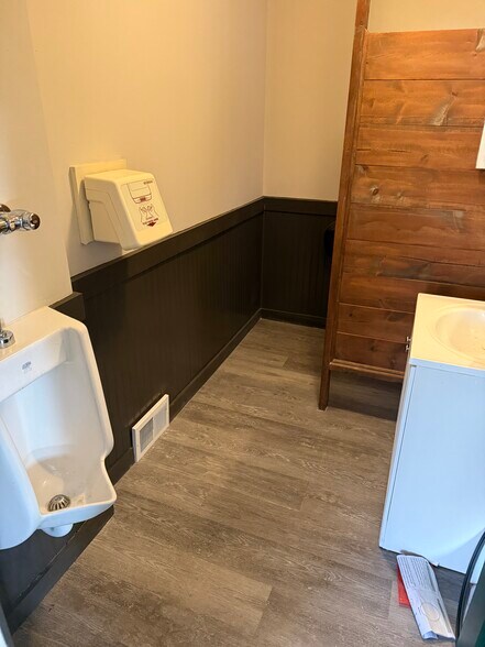 More Photos Of 1640 W US-2, Crystal Falls Restaurant For Sale