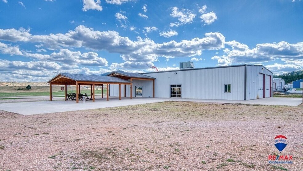 More Photos Of 2423 E Cleveland St, Sundance Flex For Sale