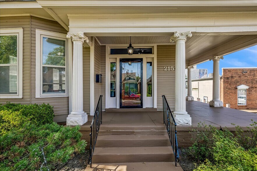 More Photos Of 2151 Monroe Ave, Memphis Office Residential For Sale