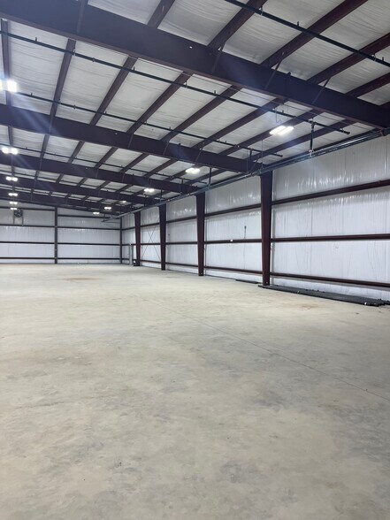 More Photos Of 921 Old Still Road, Woodbine Manufacturing For Lease
