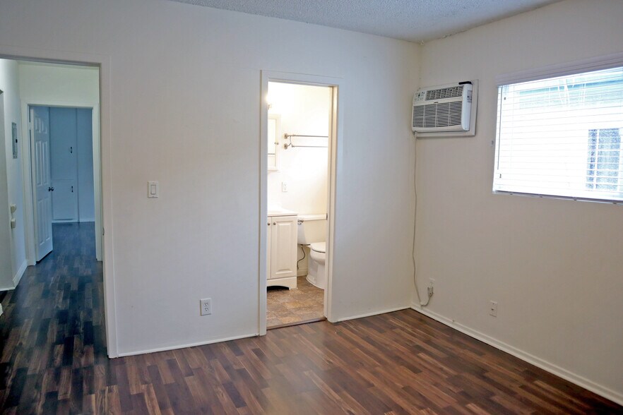 More Photos Of 11100 Camarillo St, North Hollywood Apartments For Sale