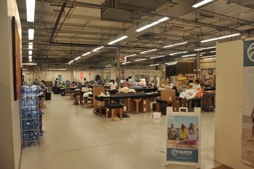 More Photos Of 917 Commerce Cir, Hanahan Warehouse For Lease