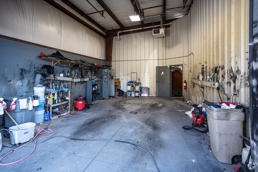 More Photos Of 905 Callahan Dr, Knoxville Auto Repair For Sale