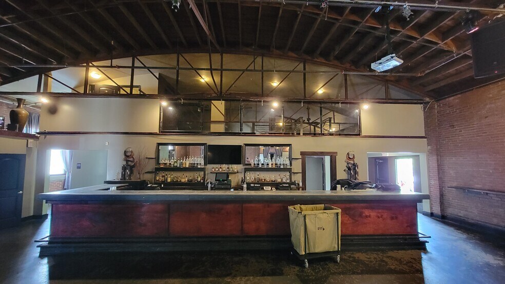 More Photos Of 595 North Ave NW, Atlanta Light Distribution For Sale