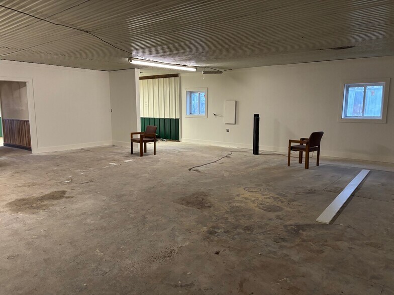 More Photos Of 2020 Chambersburg Rd, Gettysburg Warehouse For Lease