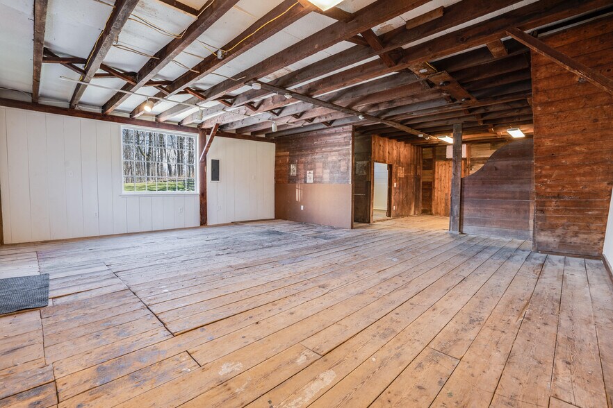 More Photos Of 2321-2325 NY-9D, Wappingers Falls Flex For Sale