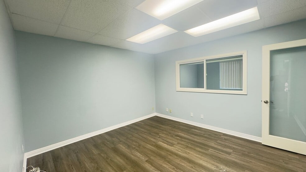 More Photos Of 1100-1160 E Route 66, Glendora Office For Lease