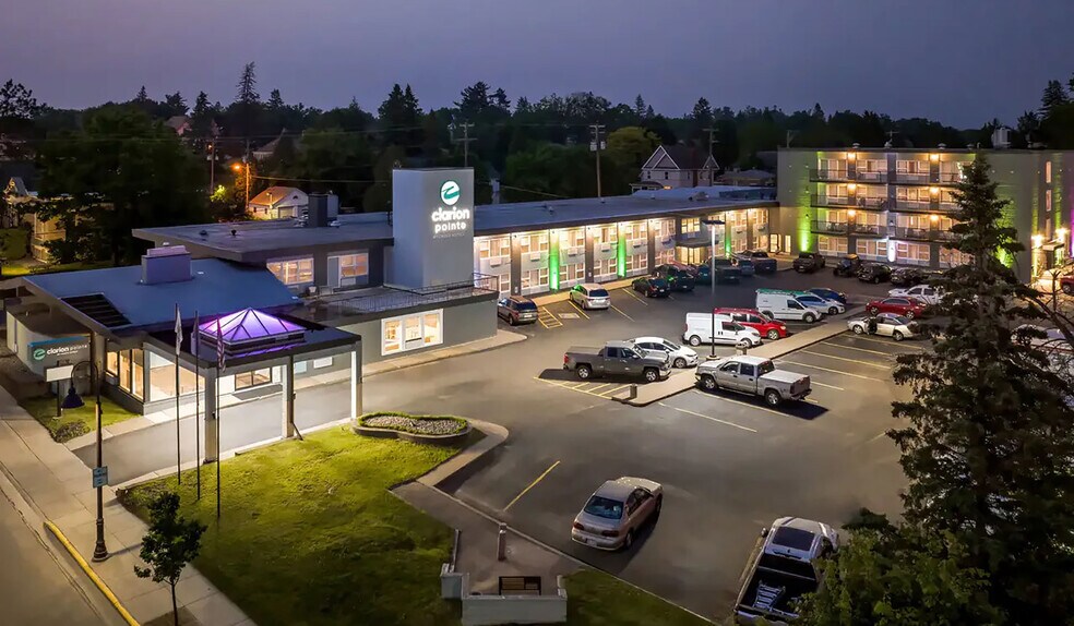 More Photos Of 70 N Stevens St, Rhinelander Hotel For Sale