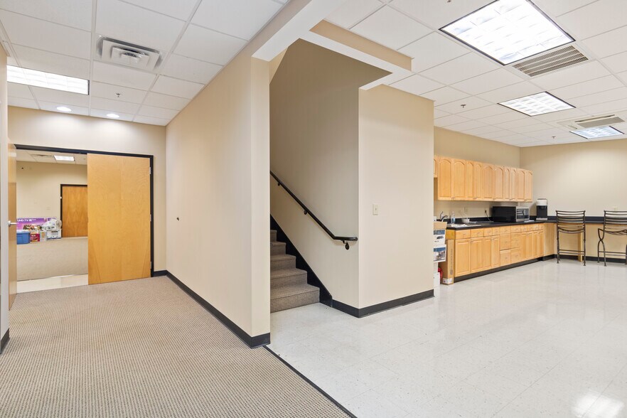 More Photos Of 1690 Roberts Blvd, Kennesaw Warehouse For Sale