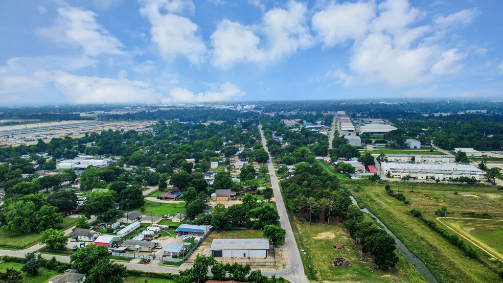 More Photos Of 8603 Shoal Creek Dr, Houston Warehouse For Sale